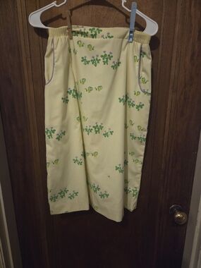 AMAZING Vintage The Vested Gentress Bee & Flower Skirt- Size 10 ( Fits Small )